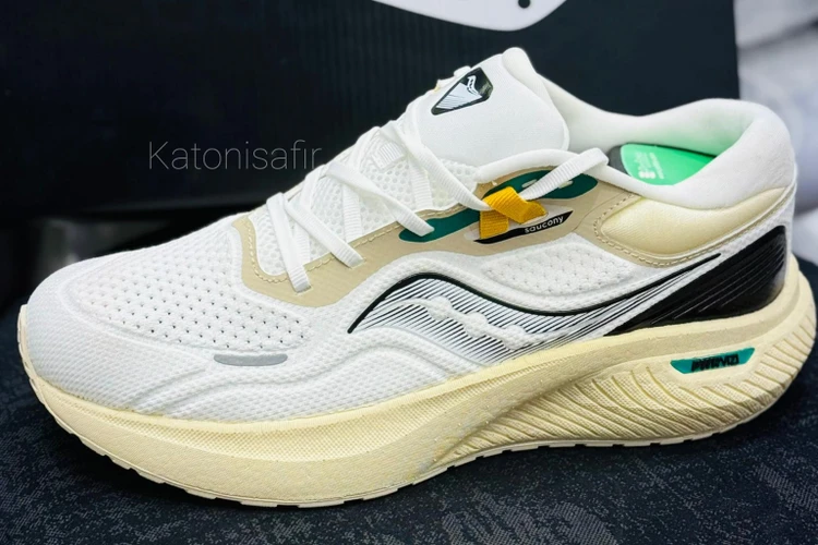 کتونی ساکونی تریمپ 19 مسترکوالیتی ویتنام سایز ۴۰ تا ۴۵ Saucony Triumph 19