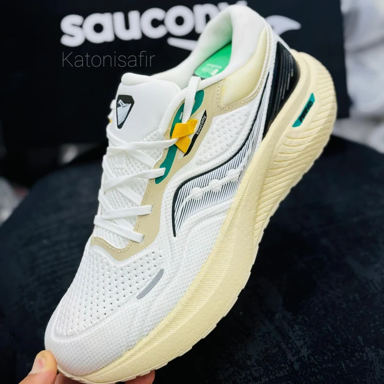 کتونی ساکونی تریمپ 19 مسترکوالیتی ویتنام سایز ۴۰ تا ۴۵ Saucony Triumph 19