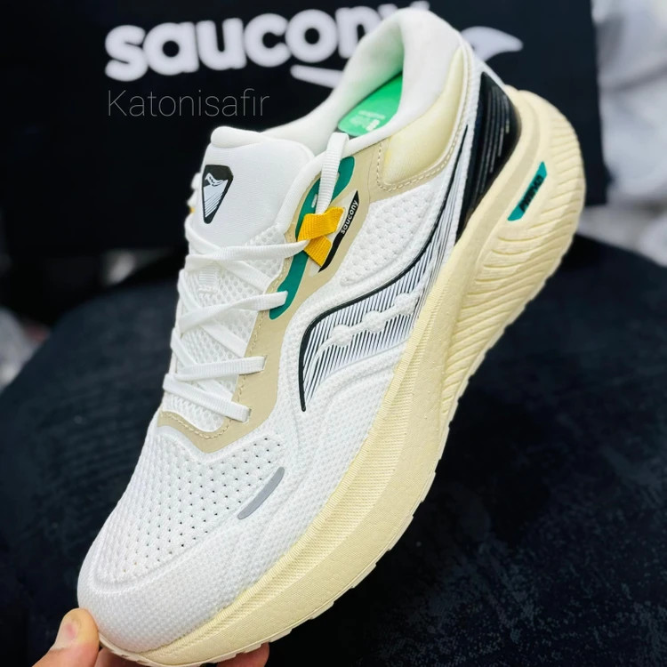 کتونی ساکونی تریمپ 19 مسترکوالیتی ویتنام سایز ۴۰ تا ۴۵ Saucony Triumph 19