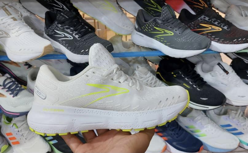 کتونی بروکس گلیسرین ۲۰ مستر کوالیتی ویتنام کیفیت مشابه اورجینال سایز ۴۰ تا ۴۵ Brooks Glycerin 20