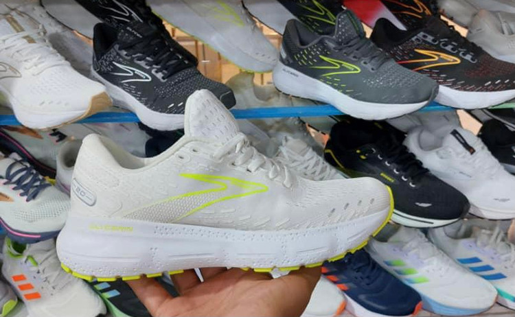 کتونی بروکس گلیسرین ۲۰ مستر کوالیتی ویتنام کیفیت مشابه اورجینال سایز ۴۰ تا ۴۵ Brooks Glycerin 20