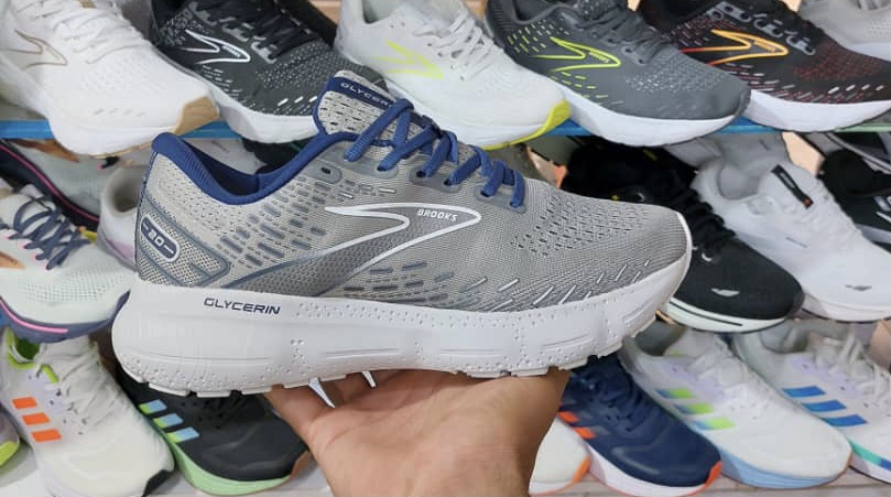 کتونی بروکس گلیسرین ۲۰ مستر کوالیتی ویتنام کیفیت مشابه اورجینال سایز ۴۰ تا ۴۵ Brooks Glycerin 20