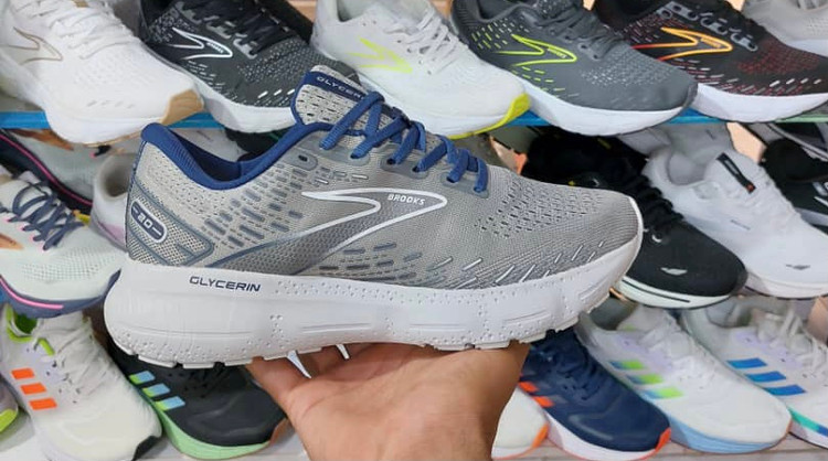 کتونی بروکس گلیسرین ۲۰ مستر کوالیتی ویتنام کیفیت مشابه اورجینال سایز ۴۰ تا ۴۵ Brooks Glycerin 20