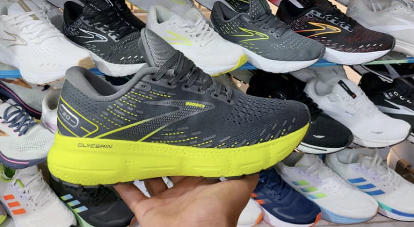 کتونی بروکس گلیسرین ۲۰ مستر کوالیتی ویتنام کیفیت مشابه اورجینال سایز ۴۰ تا ۴۵ Brooks Glycerin 20