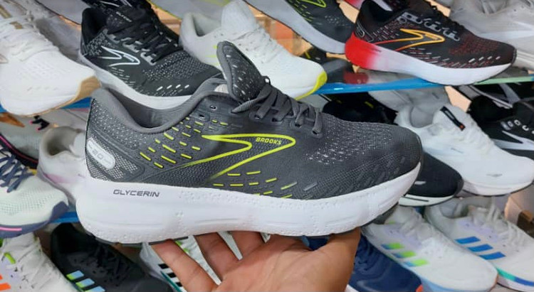 کتونی بروکس گلیسرین ۲۰ مستر کوالیتی ویتنام کیفیت مشابه اورجینال سایز ۴۰ تا ۴۵ Brooks Glycerin 20