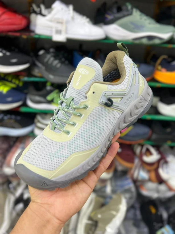 کتونی کن مستر کوالیتی ویتنام سایز ۴۰ تا ۴۵ Keen