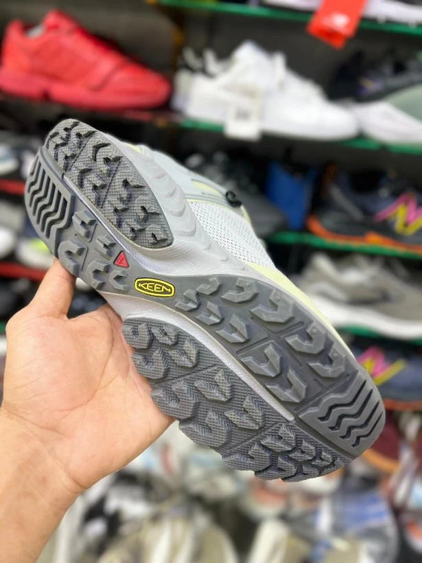 کتونی کن مستر کوالیتی ویتنام سایز ۴۰ تا ۴۵ Keen