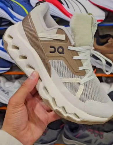 کتونی کیوسی (آنرانینگ) کلود هوریزون مستر کوالیتی ویتنام کیفیت مشابه اورجینال سایز ۴۰ تا ۴۵ on running cloud horizon