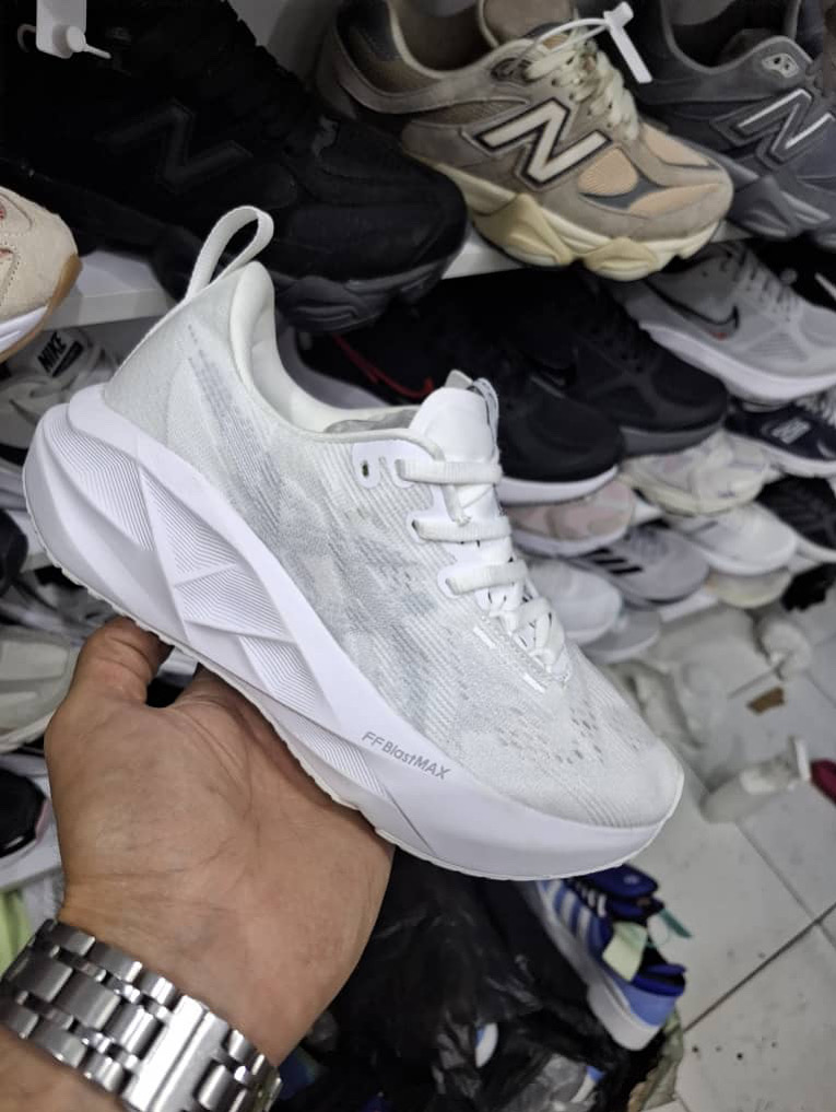 کتونی اسیکس نوابلاست ۵ سایز ۳۷ تا ۴۰  Asics novablast 5