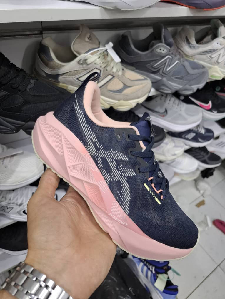 کتونی اسیکس نوابلاست ۵ سایز ۳۷ تا ۴۰  Asics novablast 5