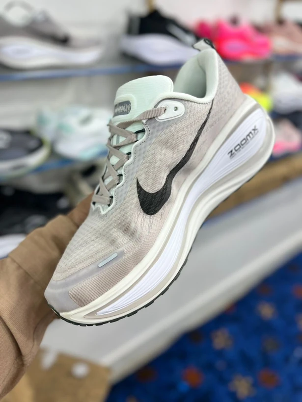 کتونی نایک ایر زوم ومرو سایز ۳۷ تا ۴۰ Nike Air zoom vomero