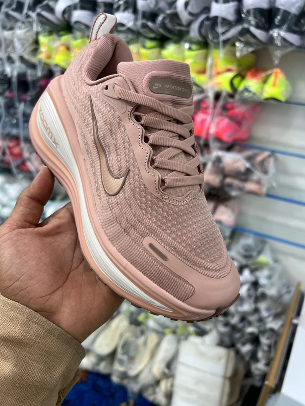نایک ایر زوم ومرو سایز ۳۷ تا ۴۰ Nike Air zoom vomero