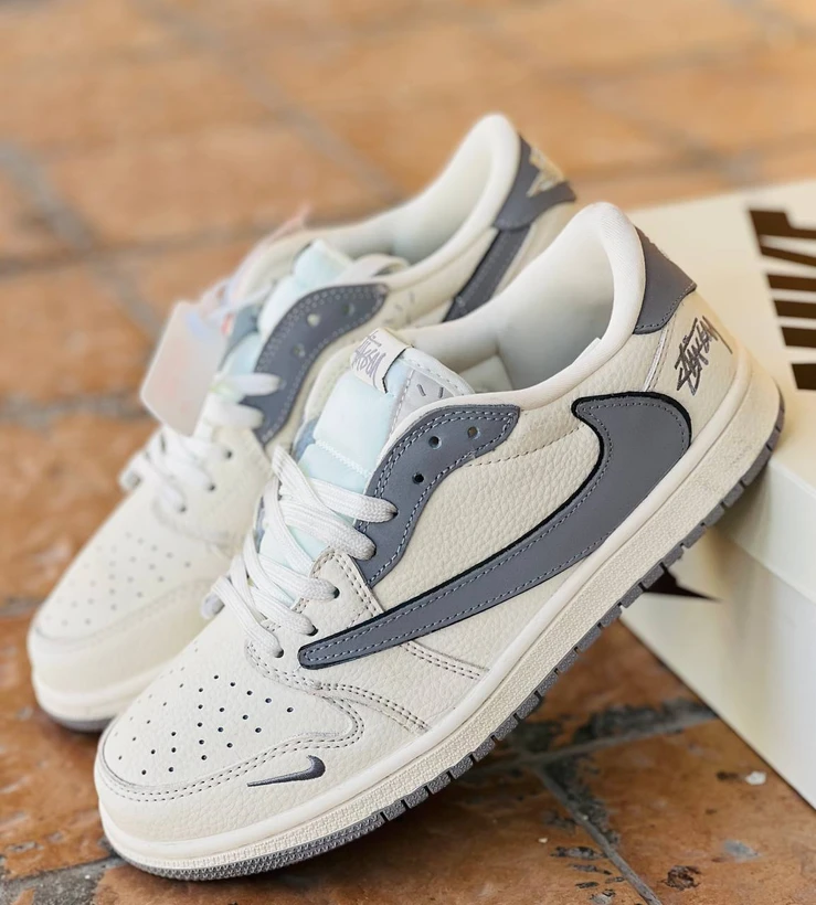 کتونی نایک ایر جردن 1 تراویس اسکات سایز 40 الی 45  Air jordan 1 High Travis Scot