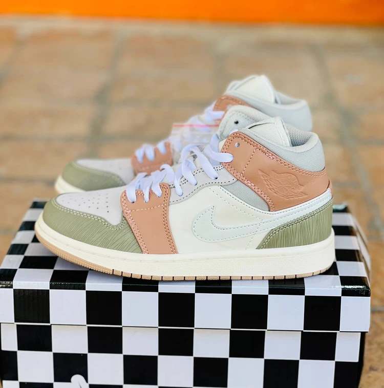 کتونی اسپرت رانینگ نایک ایر جردن 1 میلان سایز 37 الی 40 Air jordan 1 Mid Milan
