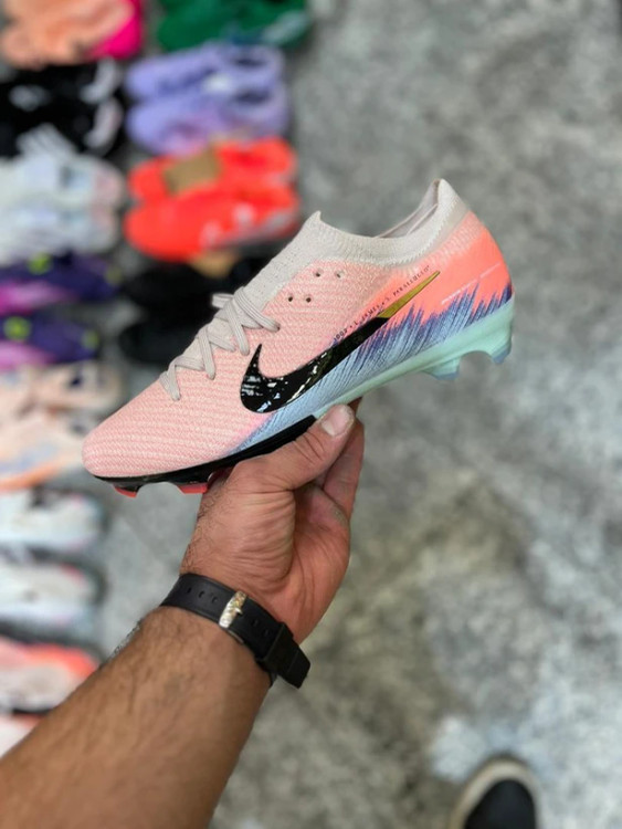 کتونی استوک فوتبال نایک ایر زوم صورتی رنگی سایز 40 تا 45 NIKE AIR ZOOM 5