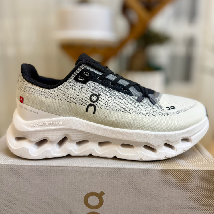 کتونی آن رانینگ کلود تیت سایز ۳۷ تا ۴۱ On running cloud tit