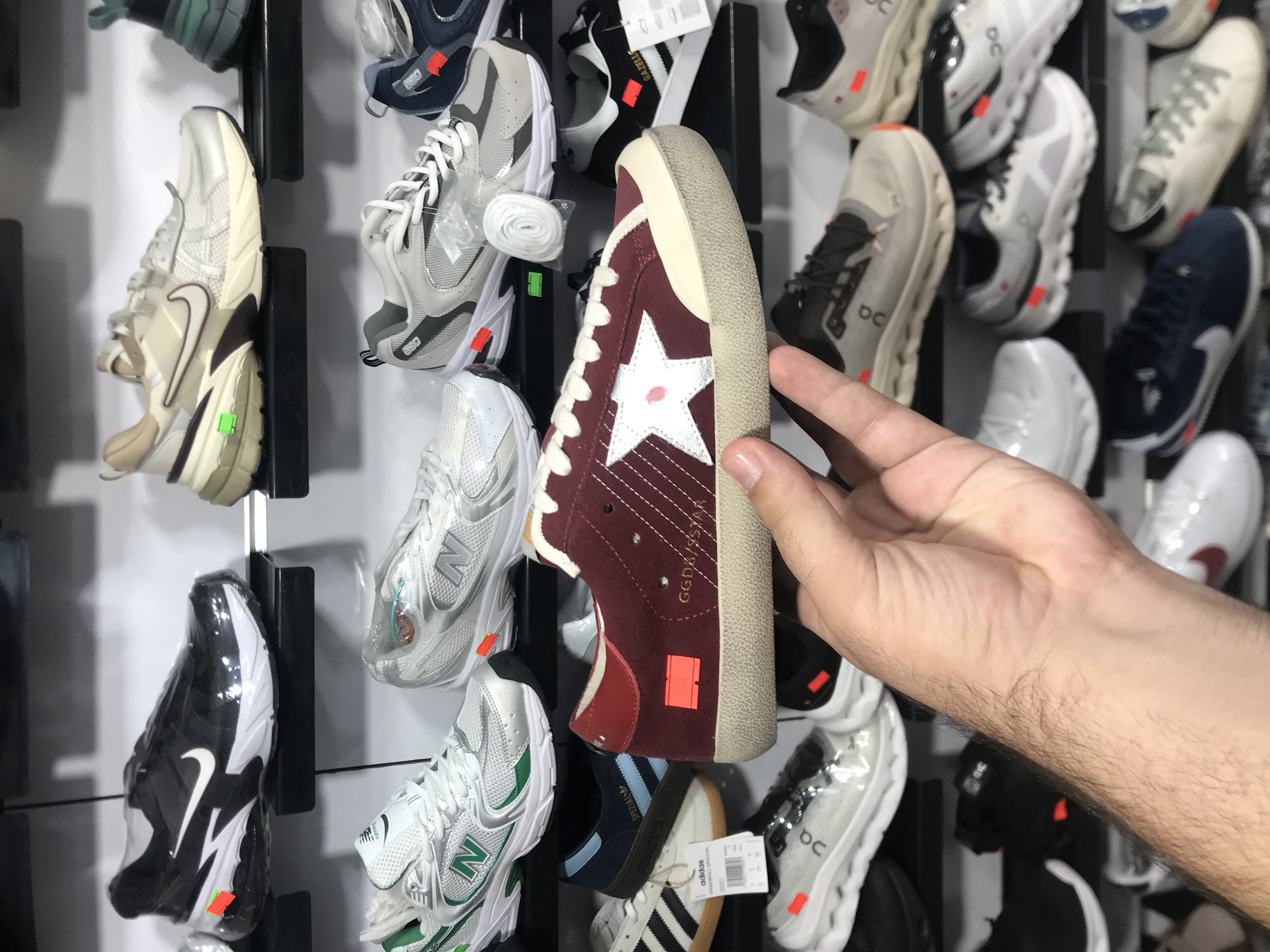 کتونی گلدن گوس زرشکی سایز ۳۷ تا ۴۰ Golden Goose