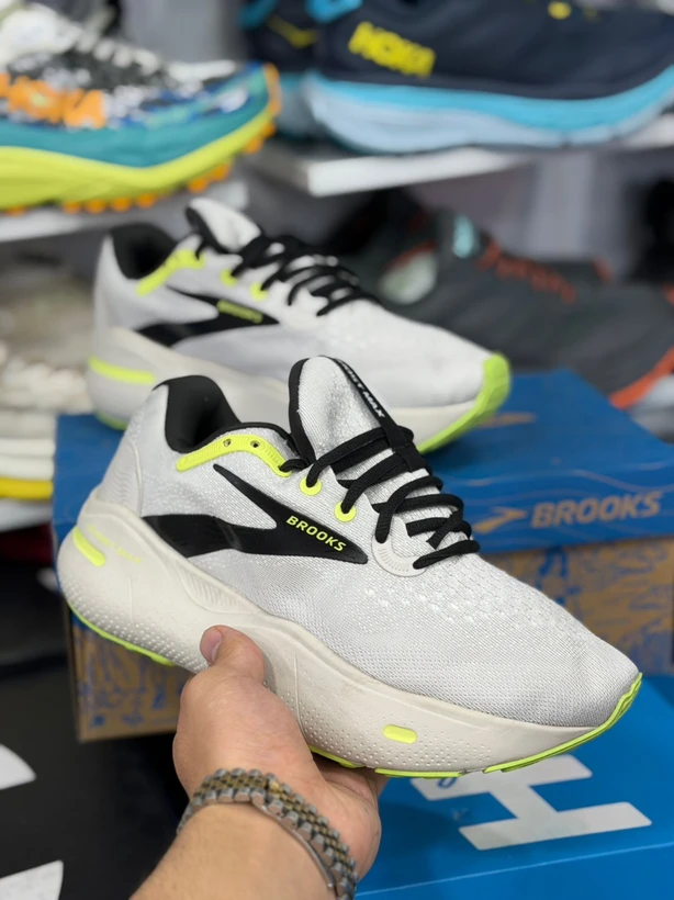 کتونی رانینگ بروکس گاست مکس سایز 36 تا 45 طوسی روشن BROOKS GHOST MAX