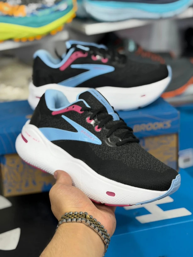 کتونی رانینگ بروکس گاست مکس سایز 36 تا 45 مشکی آبی سفید BROOKS GHOST MAX