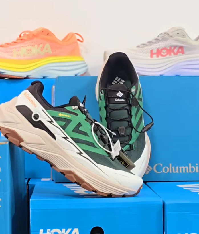 کتونی تراکینگ و تریل گورتکس کلمبیا سایز ۴۰ الی ۴۵ سبز کرم بژ COLUMBIA OUTDRY