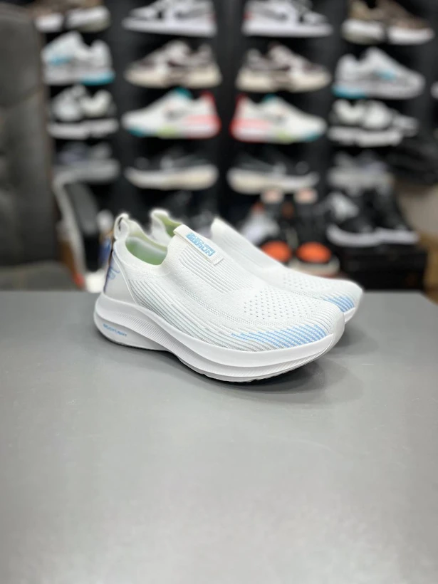 کتونی زنانه اسکیچرز گو ران سایز 37 تا 40 سفید Skechers Max cushioning Go run